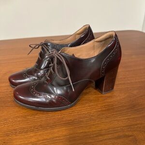 Clark’s Women’s Burgundy Genuine Leather Oxford Block Heels size 10